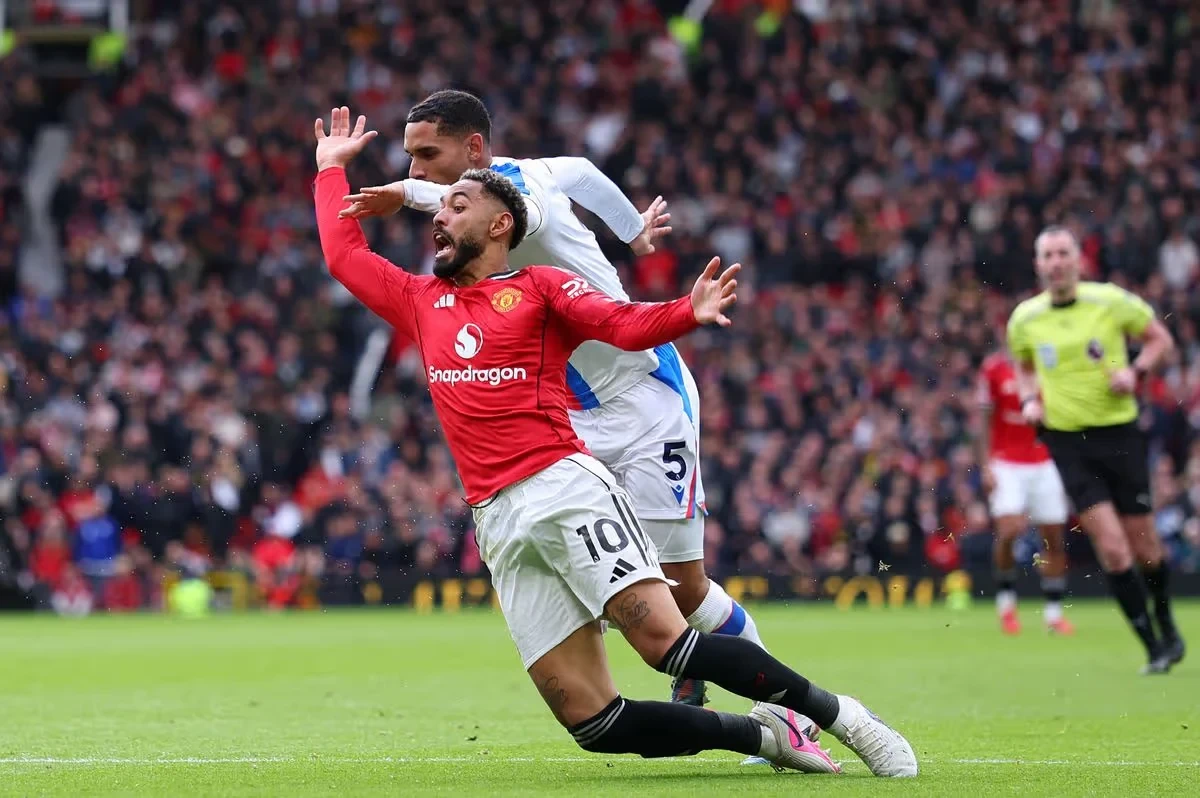 Inside vs Outside: Decoding the exact moment  Maxence Lacroix’s foul became a United penalty